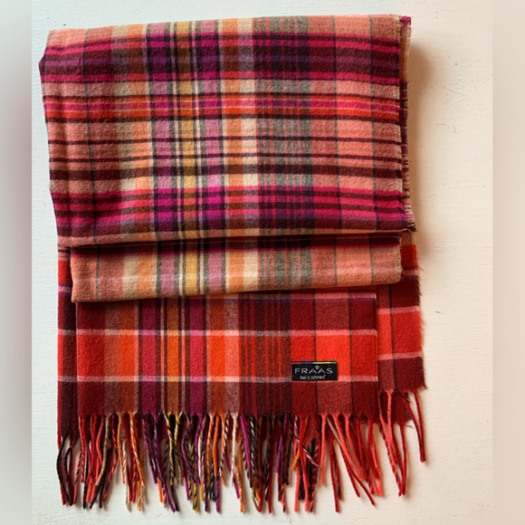 NWOT Coshmink Winter scarf and toque - Picture 4 of 4